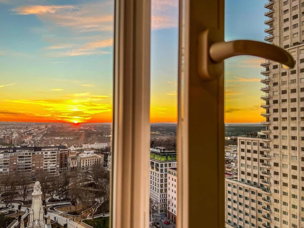 Vista de Madrid al atardecer para un servicio de mudanzas de Valencia a Madrid.