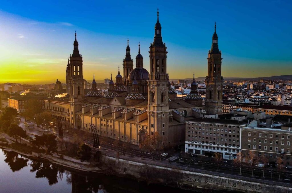 Vista aérea de la ciudad de Zaragoza pensada para compartir el servicio de Mudanzas Russafa